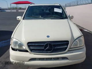2004 Mercedes-Benz M 350 z VIN 4JGAB57E34A498428, wystawiony jako IAAI lot #42442918 z przebiegiem 180 030 mil mil oraz . Historia ofert i sprzedaży dostępna na DreamBid. Obrazek 6.