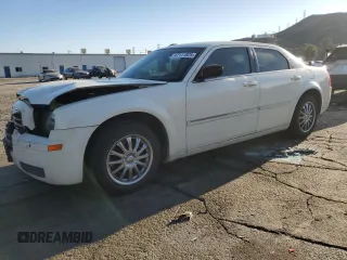 2007 Chrysler 300 with VIN 2C3KA43R77H732806, listed as a Copart auction lot 47111825 with 104,639 mi miles and Salvage Title. Bid and sale history available at carsss.com. Image 1.