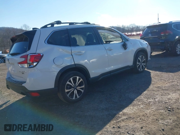 2024 Subaru Forester Limited with VIN JF2SKAKCXRH504782, listed as a IAAI auction lot 41235214 with 9,507 mi miles. Bid and sale history available at carsss.com. Image 4.