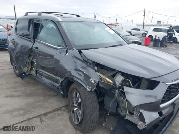 2020 Toyota Highlander XLE with VIN 5TDHZRAH5LS004127, listed as a IAAI auction lot 41763819 with 53,228 mi miles. Bid and sale history available at carsss.com. Image 6.