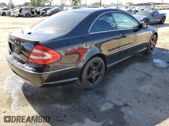 2005 Mercedes-Benz CLK 500 z VIN WDBTJ75JX5F153086, wystawiony jako Copart lot #58191185 z przebiegiem 170 186 mil mil oraz Tytuł czysty. Historia ofert i sprzedaży dostępna na DreamBid. Obrazek 3.