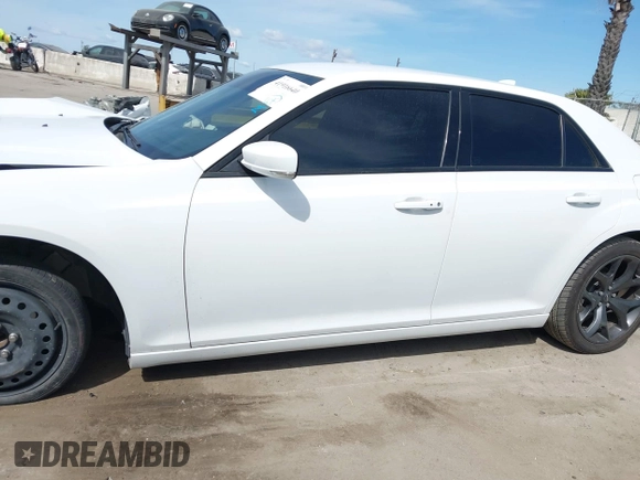 2021 Chrysler 300 with VIN 2C3CCABG5MH533004, listed as a IAAI auction lot 41916640 with 72,720 mi miles. Bid and sale history available at carsss.com. Image 15.