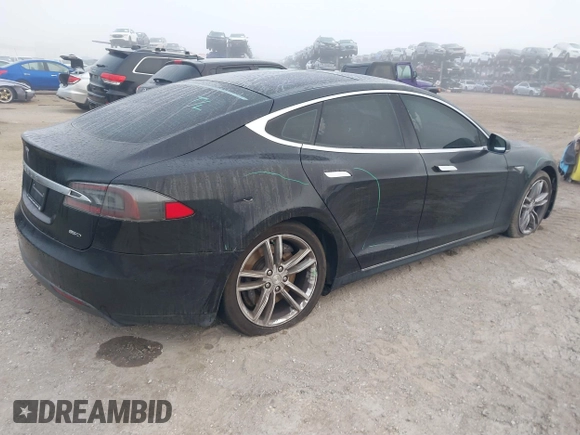 2015 Tesla Model S 85D with VIN 5YJSA1E24FF111120, listed as a IAAI auction lot 41471698 with 58,126 mi miles. Bid and sale history available at carsss.com. Image 4.