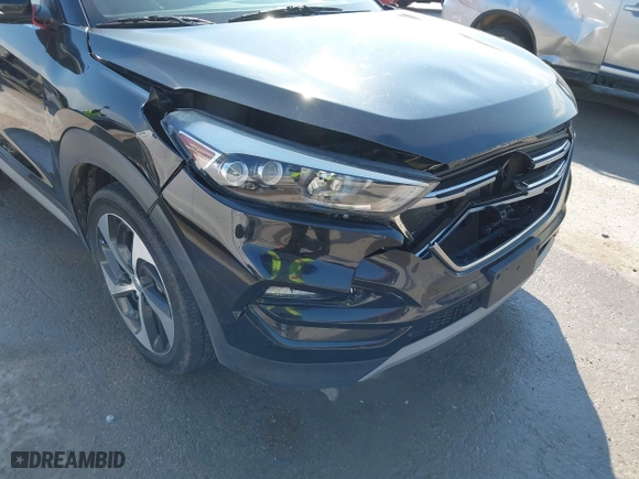 2017 Hyundai Tucson Value with VIN KM8J33A25HU586191, listed as a IAAI auction lot 41682127 with 58,877 mi miles. Bid and sale history available at carsss.com. Image 6.
