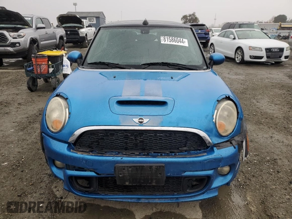 2011 MINI Convertible S с VIN WMWZP3C52BTX82943, выставлен на аукционе Copart как лот 81586044 с пробегом 145 543 миль миль и Списание • Salvage title. История ставок и продаж доступна на DreamBid. Изображение 5.