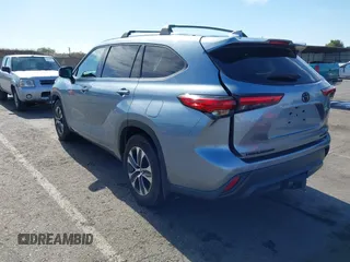 2021 Toyota Highlander XLE with VIN 5TDHZRBH2MS124631, listed as a IAAI auction lot 42660410 with 84,306 mi miles and . Bid and sale history available at DreamBid. Image 3.
