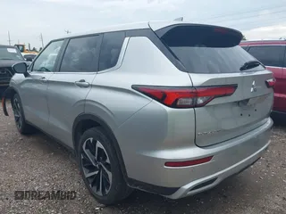 2024 Mitsubishi Outlander SE z VIN JA4J3VA83RZ068485, wystawiony jako IAAI lot #42483073 z przebiegiem 28 120 mil mil oraz . Historia ofert i sprzedaży dostępna na DreamBid. Obrazek 3.