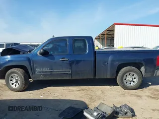 2010 Chevrolet Silverado 1500 LS with VIN 1GCSCREA5AZ134148, listed as a IAAI auction lot 41576732 with 211,421 mi miles. Bid and sale history available at carsss.com. Image 15.