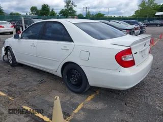 2002 Toyota Camry XLE z VIN 4T1BF30K72U500934, wystawiony jako IAAI lot #42312967 z przebiegiem 169 569 mil mil oraz . Historia ofert i sprzedaży dostępna na DreamBid. Obrazek 3.