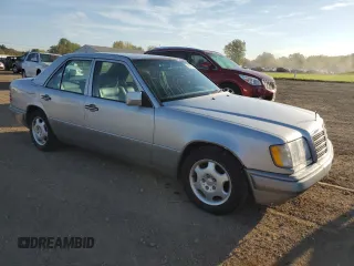 1995 Mercedes-Benz E Class with VIN WDBEA32EXSC263979, listed as a Copart auction lot 74835024 with 201,088 mi miles and Clean Title. Bid and sale history available at carsss.com. Image 4.