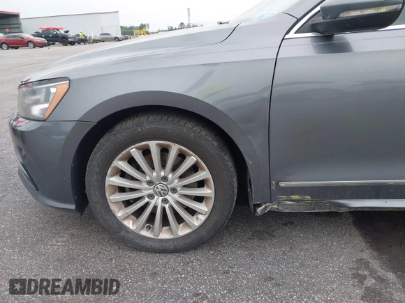 2016 Volkswagen Passat SE z VIN 1VWBT7A36GC007977, wystawiony jako IAAI lot #42433371 z przebiegiem 124 064 mil mil oraz . Historia ofert i sprzedaży dostępna na DreamBid. Obrazek 19.
