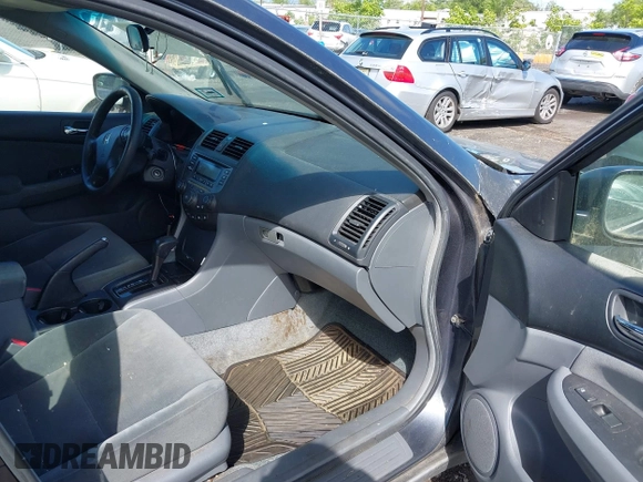 2007 Honda Accord LX z VIN 1HGCM56407A227932, wystawiony jako IAAI lot #42330466 z przebiegiem 252 229 mil mil oraz . Historia ofert i sprzedaży dostępna na DreamBid. Obrazek 5.