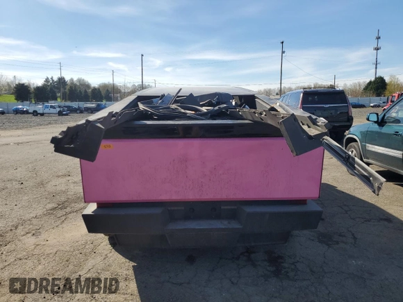 2024 Tesla Cybertruck Cyberbeast z VIN 7G2CEHEEXRA017494, wystawiony jako Copart lot #48149135 z przebiegiem 6883 mil mil oraz Szkody całkowita. Historia ofert i sprzedaży dostępna na DreamBid. Obrazek 6.