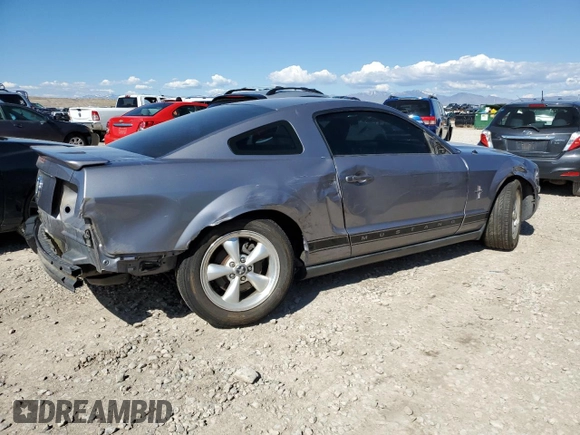 2007 Ford Mustang Deluxe z VIN 1ZVFT80NX75222261, wystawiony jako Copart lot #56236045 z przebiegiem 113 714 mil mil oraz Szkoda całkowita • Salvage title. Historia ofert i sprzedaży dostępna na DreamBid. Obrazek 3.