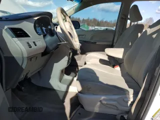 2014 Toyota Sienna L с VIN 5TDZK3DC5ES451825, выставлен на аукционе Copart как лот 79619074 с пробегом 151 146 миль миль и Списание • Salvage title. История ставок и продаж доступна на DreamBid. Изображение 7.