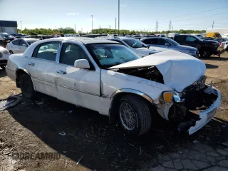 1999 Lincoln Town Car Signature z VIN 1LNHM82W9XY692757, wystawiony jako Copart lot #58091935 z przebiegiem 165 635 mil mil oraz Szkoda całkowita • Salvage title. Historia ofert i sprzedaży dostępna na DreamBid. Obrazek 4.