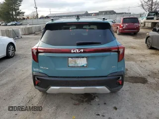 2025 Kia Seltos EX z VIN KNDERCAAXS7674526, wystawiony jako Copart lot #43906075 z przebiegiem 4430 mil mil oraz Szkody całkowita. Historia ofert i sprzedaży dostępna na DreamBid. Obrazek 6.