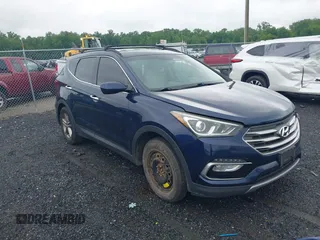 2017 Hyundai Santa Fe 2.4L z VIN 5XYZU3LB7HG418300, wystawiony jako IAAI lot #42369329 z przebiegiem 126 326 mil mil oraz . Historia ofert i sprzedaży dostępna na DreamBid. Obrazek 1.