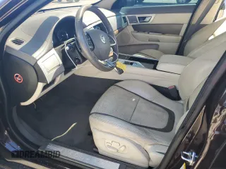 2013 Jaguar XF RWD z VIN SAJWA0E71D8S65581, wystawiony jako Copart lot #57835455 z przebiegiem Nie podano mil oraz Czysty tytuł • Clean title. Historia ofert i sprzedaży dostępna na DreamBid. Obrazek 7.