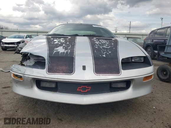 1997 Chevrolet Camaro z VIN 2G1FP22K8V2156852, wystawiony jako Copart lot #51080085 z przebiegiem 163 068 mil mil oraz Szkoda całkowita • Salvage title. Historia ofert i sprzedaży dostępna na DreamBid. Obrazek 5.