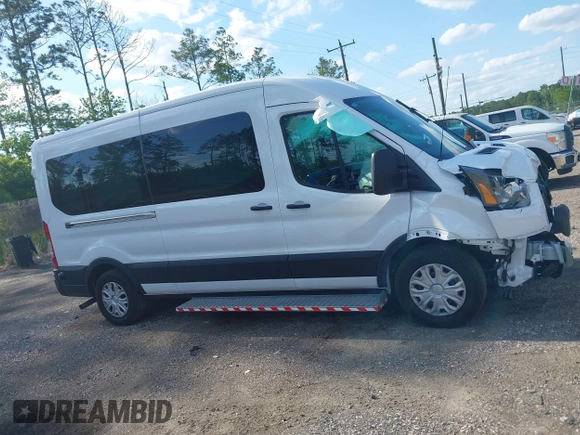 2024 Ford Transit Passenger XL z VIN 1FDAX2C89RKA86208, wystawiony jako IAAI lot #42260251 z przebiegiem 2 635 mil mil oraz . Historia ofert i sprzedaży dostępna na DreamBid. Obrazek 13.