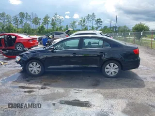 2013 Volkswagen Jetta SE z VIN 3VWDX7AJ4DM396477, wystawiony jako IAAI lot #42659959 z przebiegiem 115 833 mil mil oraz . Historia ofert i sprzedaży dostępna na DreamBid. Obrazek 14.