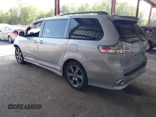 2018 Toyota Sienna SE with VIN 5TDXZ3DC0JS950481, listed as a IAAI auction lot 42404211 with 87,697 mi miles and . Bid and sale history available at DreamBid. Image 3.