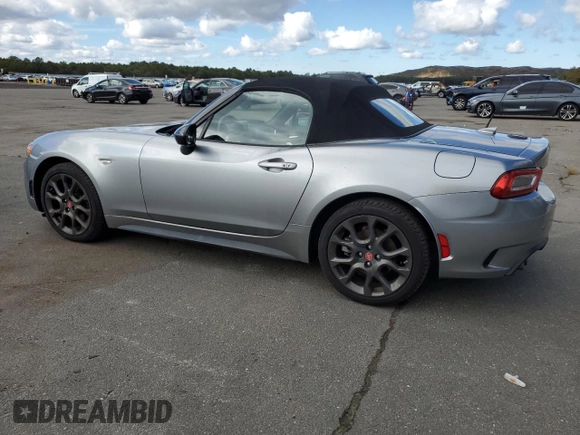 2017 FIAT 124 Spider Elaborazione Abarth z VIN JC1NFAEK6H0125940, wystawiony jako Copart lot #73291144 z przebiegiem 40 492 mil mil oraz Szkoda całkowita • Salvage title. Historia ofert i sprzedaży dostępna na DreamBid. Obrazek 2.