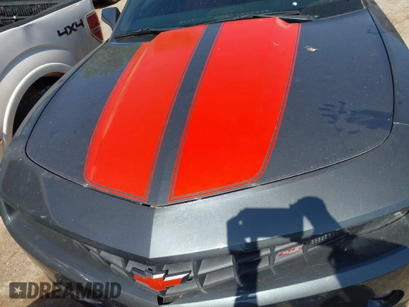 2010 Chevrolet Camaro 2LT z VIN 2G1FC1EV8A9183238, wystawiony jako IAAI lot #42547339 z przebiegiem 162 108 mil mil oraz . Historia ofert i sprzedaży dostępna na DreamBid. Obrazek 6.
