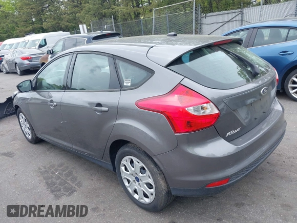 2012 Ford Focus SE z VIN 1FAHP3K22CL394088, wystawiony jako IAAI lot #42263710 z przebiegiem 147 259 mil mil oraz . Historia ofert i sprzedaży dostępna na DreamBid. Obrazek 3.