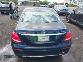 2018 Mercedes-Benz E 300 z VIN WDDZF4KB7JA432582, wystawiony jako IAAI lot #42220866 z przebiegiem 52 437 mil mil oraz . Historia ofert i sprzedaży dostępna na DreamBid. Obrazek 17.