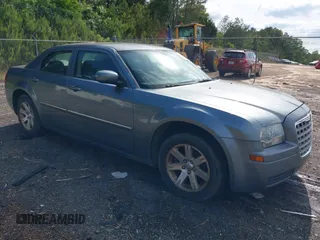 2007 Chrysler 300 with VIN 2C3LA43R07H860986, listed as a IAAI auction lot 42162490 with 117,334 mi miles. Bid and sale history available at carsss.com. Image 1.