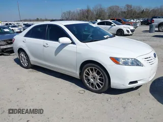 2009 Toyota Camry LE with VIN 4T1BK46K39U587525, listed as a IAAI auction lot 41633777 with 275,788 mi miles. Bid and sale history available at carsss.com. Image 1.