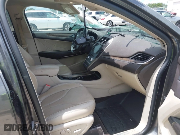 2019 Lincoln MKC Reserve z VIN 5LMCJ3C99KUL03532, wystawiony jako IAAI lot #42595874 z przebiegiem 80 875 mil mil oraz . Historia ofert i sprzedaży dostępna na DreamBid. Obrazek 5.