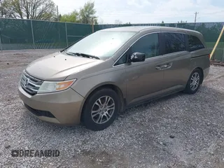 2013 Honda Odyssey EX-L with VIN 5FNRL5H65DB064238, listed as a IAAI auction lot 42050743 with 189,437 mi miles and . Bid and sale history available at carsss.com. Image 2.