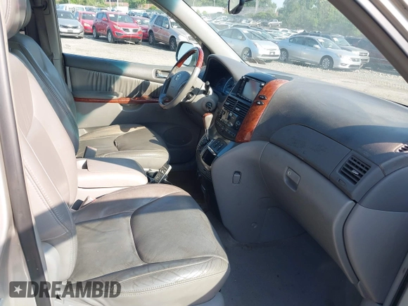 2004 Toyota Sienna XLE z VIN 5TDBA22C84S021836, wystawiony jako IAAI lot #42432146 z przebiegiem 177 635 mil mil oraz . Historia ofert i sprzedaży dostępna na DreamBid. Obrazek 5.