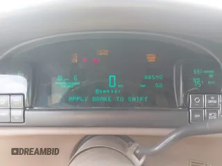 1998 Cadillac DeVille z VIN 1G6KD54Y3WU730001, wystawiony jako IAAI lot #42369702 z przebiegiem 88 540 mil mil oraz . Historia ofert i sprzedaży dostępna na DreamBid. Obrazek 7.