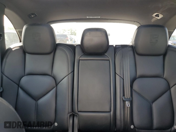 2017 Porsche Cayenne z VIN WP1AA2A23HKA80342, wystawiony jako Copart lot #60908035 z przebiegiem 61 583 mil mil oraz Szkoda całkowita • Salvage title. Historia ofert i sprzedaży dostępna na DreamBid. Obrazek 10.