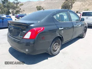2014 Nissan Versa S Plus z VIN 3N1CN7AP6EL875051, wystawiony jako IAAI lot #42310996 z przebiegiem 175 947 mil mil oraz . Historia ofert i sprzedaży dostępna na DreamBid. Obrazek 4.