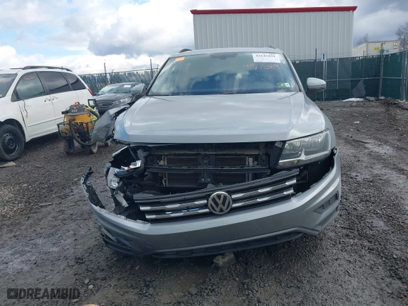 2020 Volkswagen Tiguan SE with VIN 3VV2B7AX2LM042731, listed as a IAAI auction lot 41645891 with 69,661 mi miles. Bid and sale history available at carsss.com. Image 12.