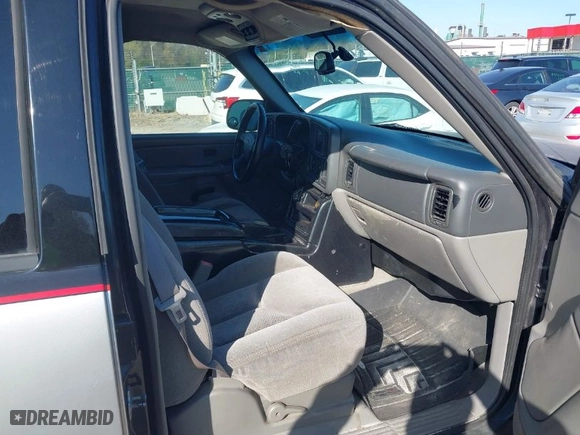 2004 Chevrolet Tahoe Special Service Veh with VIN 1GNEK13V44J293230, listed as a IAAI auction lot 42004302 with 157,924 mi miles. Bid and sale history available at carsss.com. Image 5.