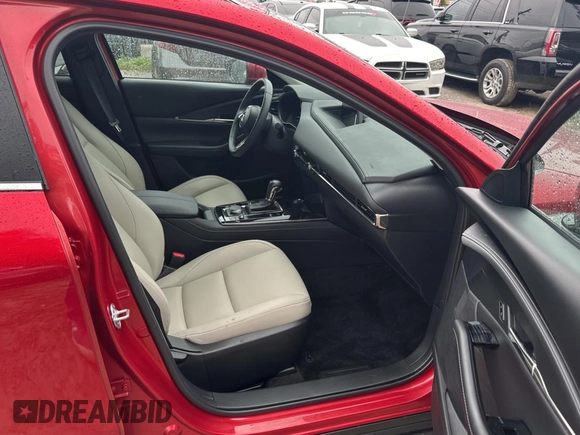 2024 Mazda CX-30 S Preferred z VIN 3MVDMBCM0RM614880, wystawiony jako Copart lot #86984534 z przebiegiem 1 967 mil mil oraz Czysty tytuł • Clean title. Historia ofert i sprzedaży dostępna na DreamBid. Obrazek 5.