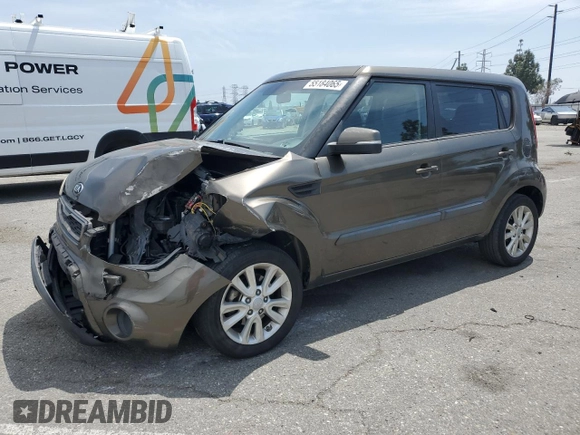 2013 Kia Soul + z VIN KNDJT2A62D7532020, wystawiony jako Copart lot #55184065 z przebiegiem 177 074 mil mil oraz Szkoda całkowita • Salvage title. Historia ofert i sprzedaży dostępna na DreamBid. Obrazek 1.