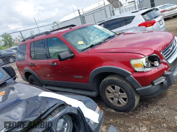 2006 Ford Explorer XLT z VIN 1FMEU73E46UB59076, wystawiony jako IAAI lot #42440539 z przebiegiem 166 077 mil mil oraz . Historia ofert i sprzedaży dostępna na DreamBid. Obrazek 13.