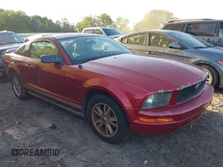 2005 Ford Mustang Deluxe with VIN 1ZVFT80N855132474, listed as a IAAI auction lot 42048955 with 199,930 mi miles. Bid and sale history available at carsss.com. Image 1.