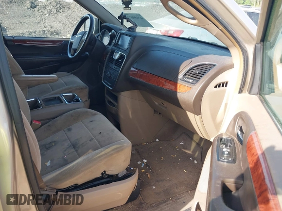 2015 Chrysler Town & Country Touring with VIN 2C4RC1BG7FR583213, listed as a IAAI auction lot 42089075 with 265,629 mi miles. Bid and sale history available at carsss.com. Image 5.