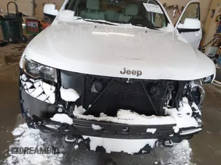 2018 Jeep Grand Cherokee Altitude with VIN 1C4RJFAG3JC381426, listed as a IAAI auction lot 41528760 with 49,155 mi miles and . Bid and sale history available at DreamBid. Image 6.