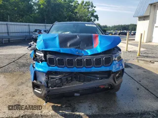 2025 Jeep Compass Trailhawk with VIN 3C4NJDDNXST556886, listed as a Copart auction lot 63569125 with 1,528 mi miles and Clean title. Bid and sale history available at DreamBid. Image 5.