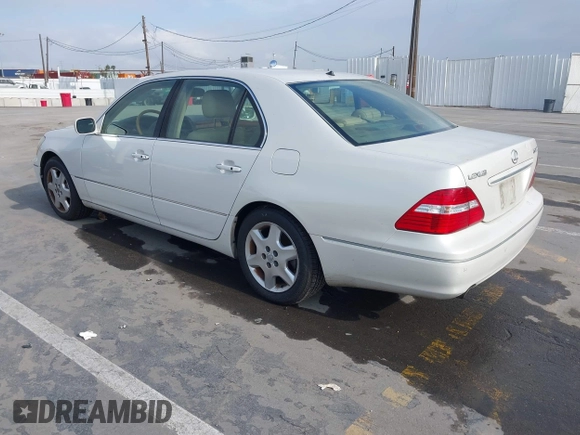2004 Lexus LS 430 with VIN JTHBN36F140165275, listed as a IAAI auction lot 42182212 with 246,908 mi miles and . Bid and sale history available at DreamBid. Image 3.