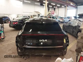2022 Kia EV6 Wind z VIN KNDC3DLC8N5075492, wystawiony jako IAAI lot #41671331 z przebiegiem 22 122 mil mil oraz . Historia ofert i sprzedaży dostępna na DreamBid. Obrazek 17.